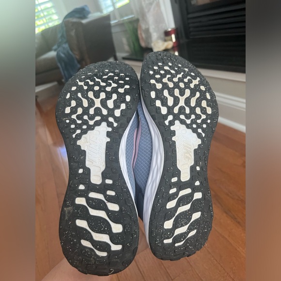 Nike womens running sneakers great condition gray and pink size 9 - Picture 5 of 10